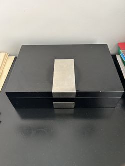 Black lacquered Watch Box  Display Case Holder 