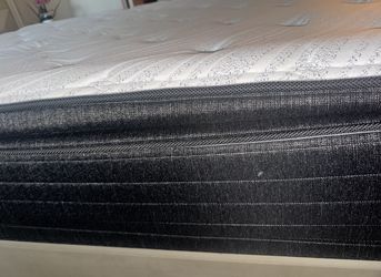 Queen Mattress Set MOVING TODAY ((($80)))