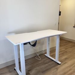 FlexiSpot E7 Plus Height Adjustable Desk – Like New! 