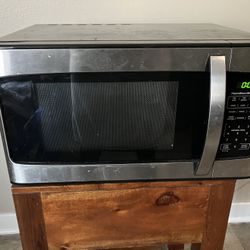 Hamilton Bench Microwave 