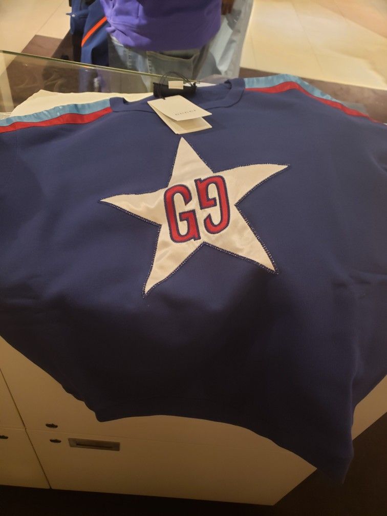 Gucci Sweater  MEN SM. AUTHENTIC  RARE FIND