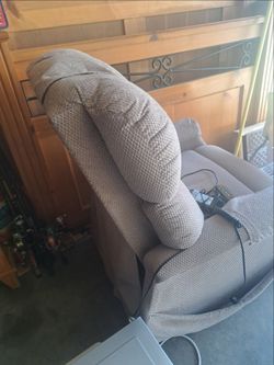 Padded recliner stand up chair
