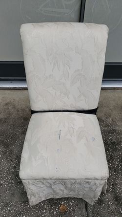 Upholstered dinette chair
