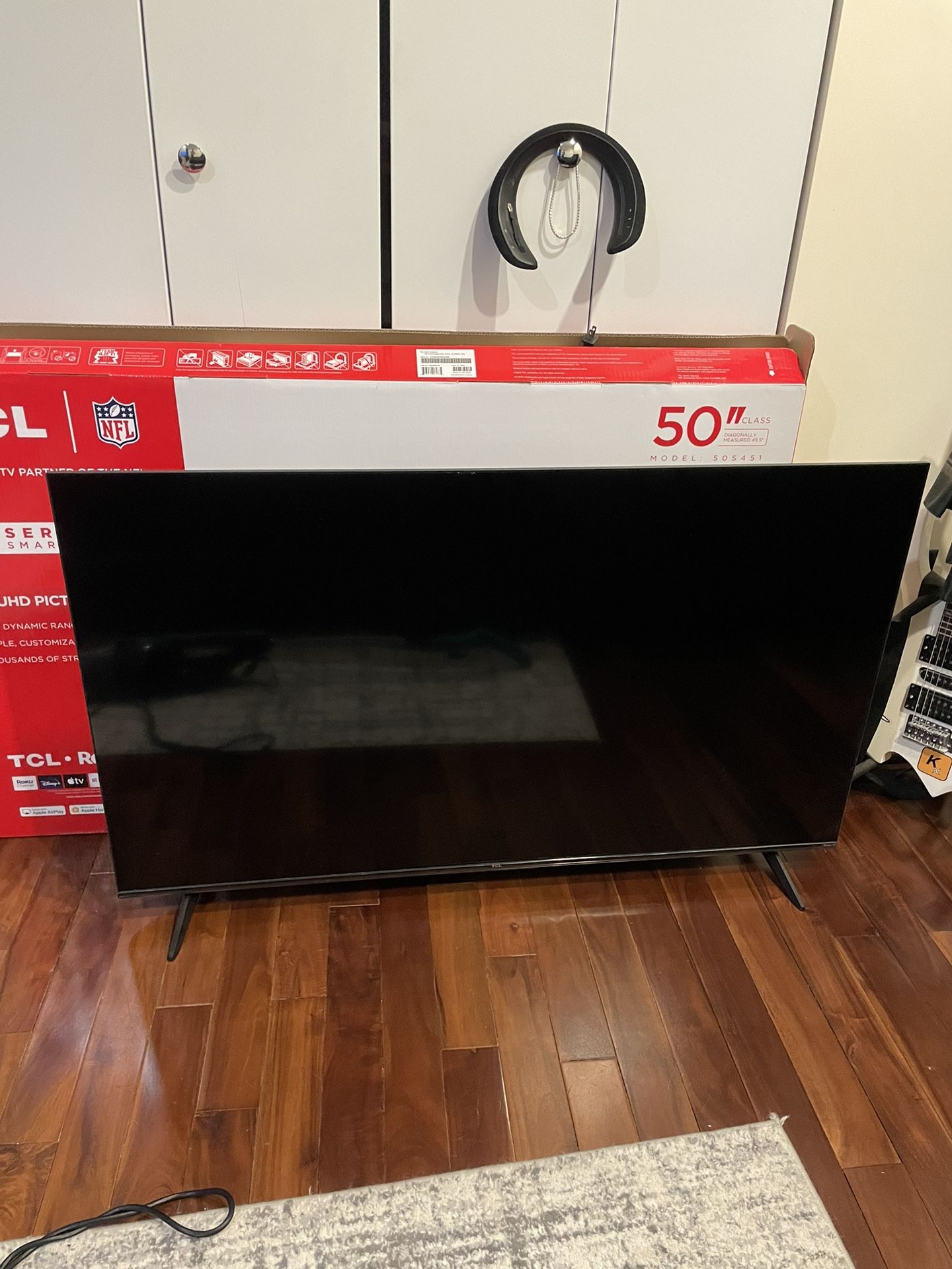 50 Inch TCL tv (READ DESCRIPTION)
