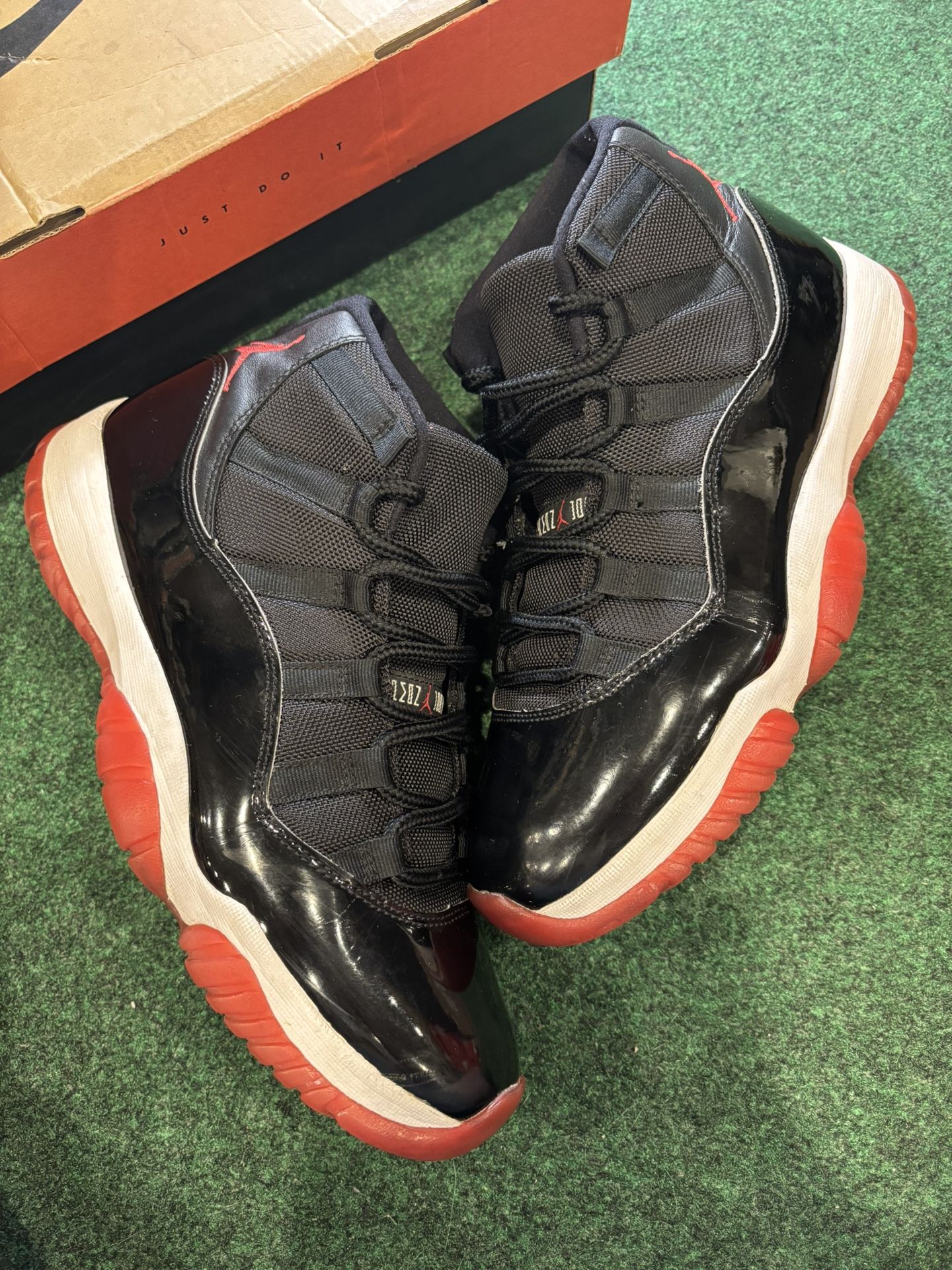 JORDAN 11 PATENT BREAD SIZE 10.5