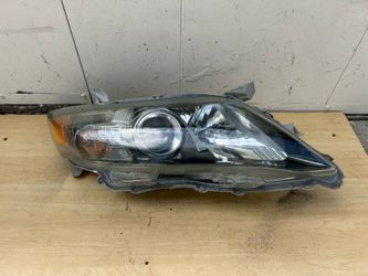 Toyota Camry Front Passenger Side headlight 2010 - 2011 Used Oem