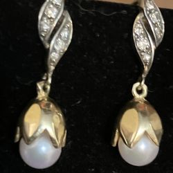 18k Diamond Pearl Earrings . 