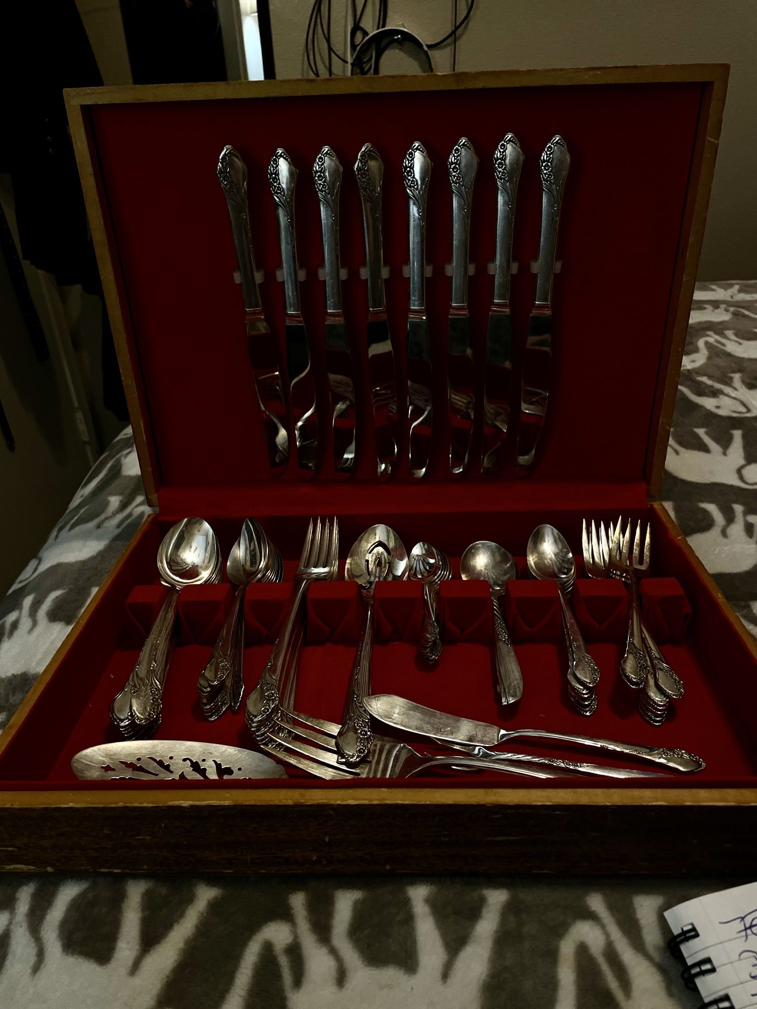 TUDOR PLATE . ONEIDA COMMUNITY