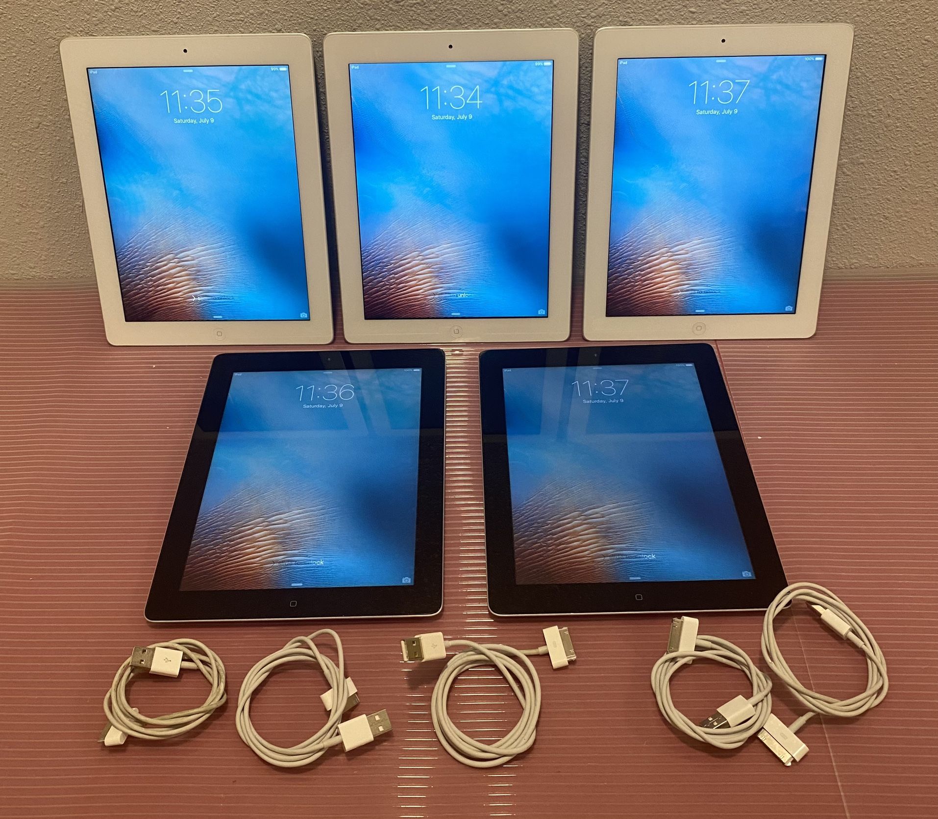 ApPlE ipad 2 16gb Model#: MC960LL/A with Charge Cable