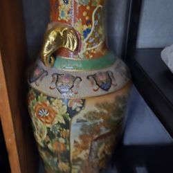 Large Asian Flour Vase