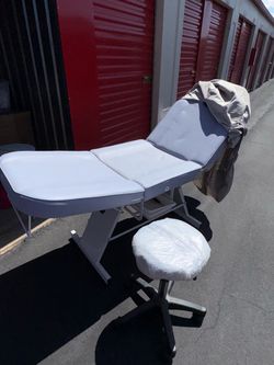 Esthetician bed and rolling chair comes with arm rest