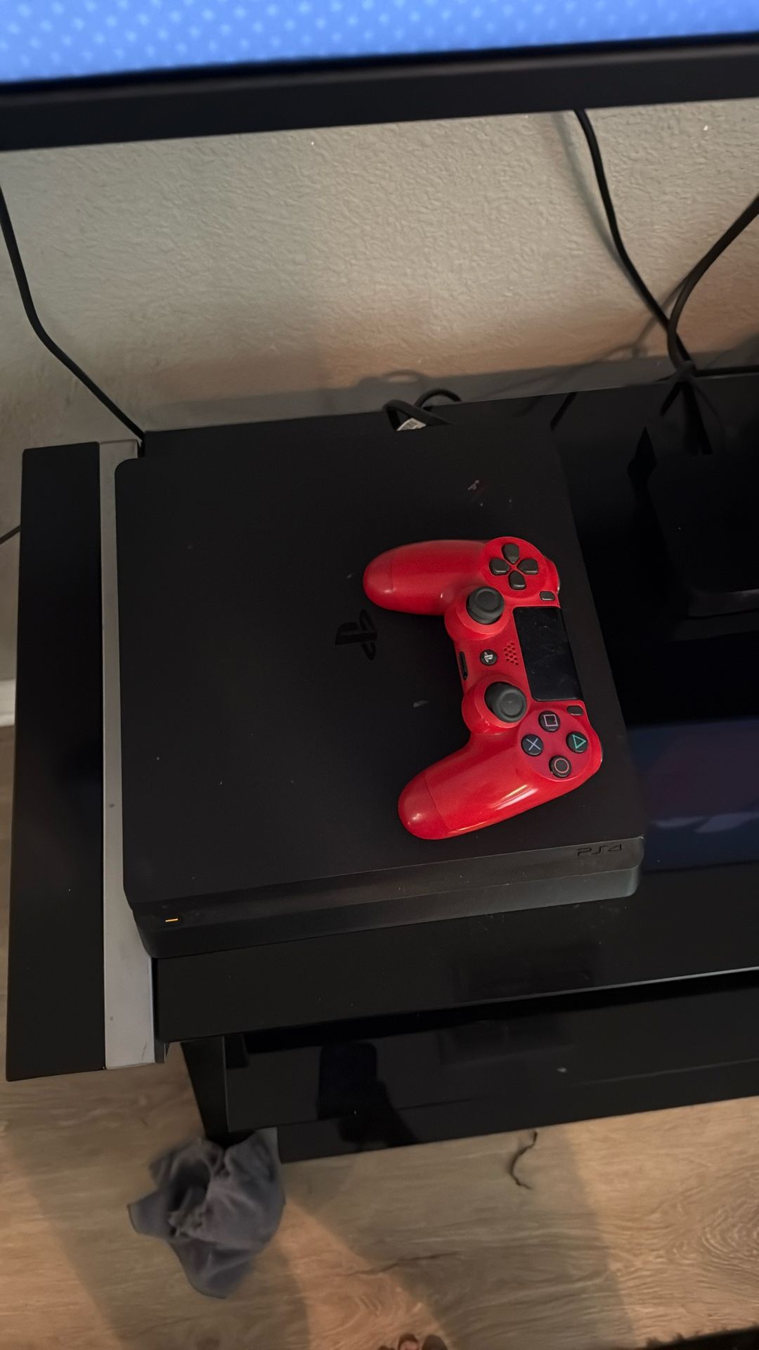 PS4 Slim 