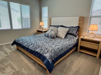 King bed set with lamps