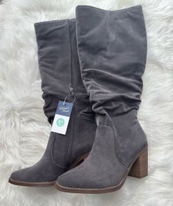 Universal Thread Women's Gray Faux Suede 1 1/2" Heel Below Knee Boots size 8.5