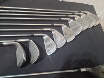 Echelon Golf Clubs / Wilson Golf Bag