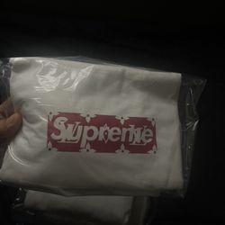 Supreme Lv Box Logo 