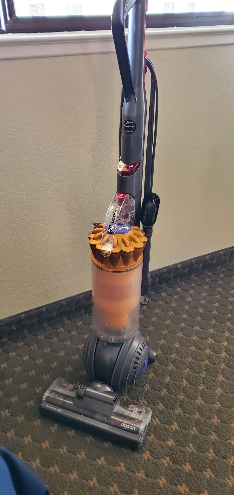 Dyson Dc40 used selling for 60$