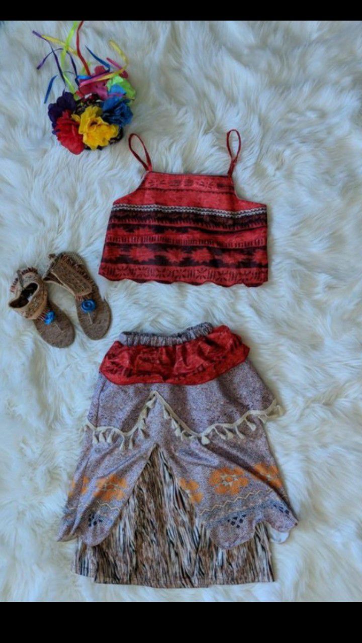 Moana costume and sandals 6/8
