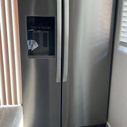 Brand NEW Whirlpool Side-by-Side Fridge Stainless Ice/Water