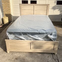 I am selling a Queen frame wooden box spring bed and its new mattress $400 home delivery available for an extra transportation cost
