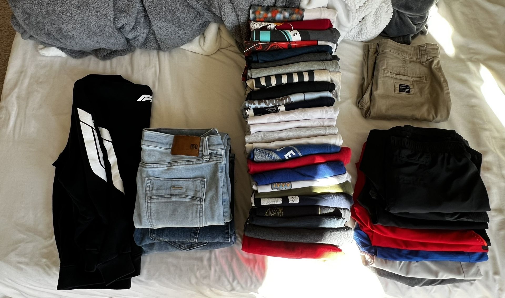 Lot of Mens Clothing (Shirts, Hoodie, Basketball Shorts, Pants, & Short) M & L