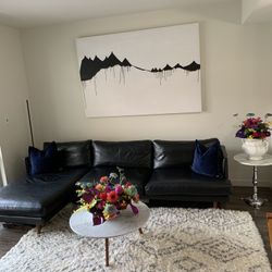 High-End Article Living Room Set – Genuine Leather, Wool Rug, Solid Wood, and Original Art