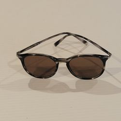 Salvatore Ferragamo SF911S 002 Brown Tortoise Sunglasses 53x18x145 Made 
in Italy.
Perfect shape, practically new. Tortoise frame