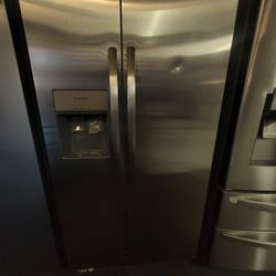 Frigidaire Refrigerator 