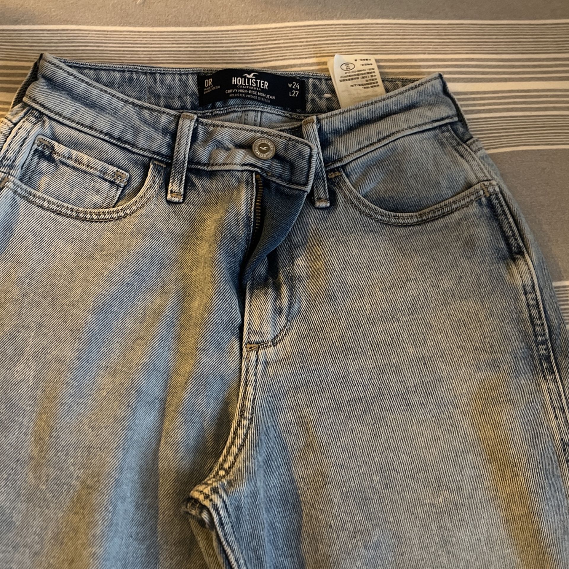Hollister High Rise Mom Jeans