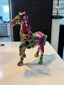 Colorful Modern Decorative Horse Statue – Multicolor Art