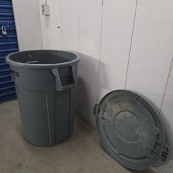 Restaurant Quality Trash Barrel With Lid