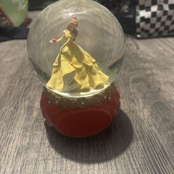 Disney Showcase Snow globe 
