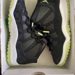 Jordan 11 Gs Black Dark Raisin Sz 3y