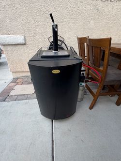 Nostalgia Electronics Kegerator Beer Dispenser