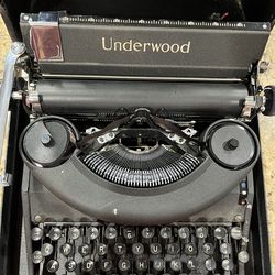 Underwood noiseless 77 typewriter