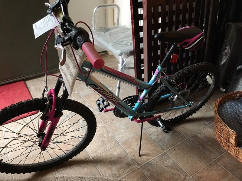 Toys r us GIRLS RALLYE 24 inch mountain bike