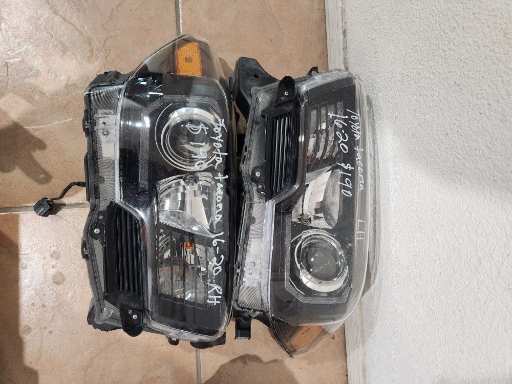 2016 2017 2018 2019 2020 Toyota Tacoma Pair Headlight Part