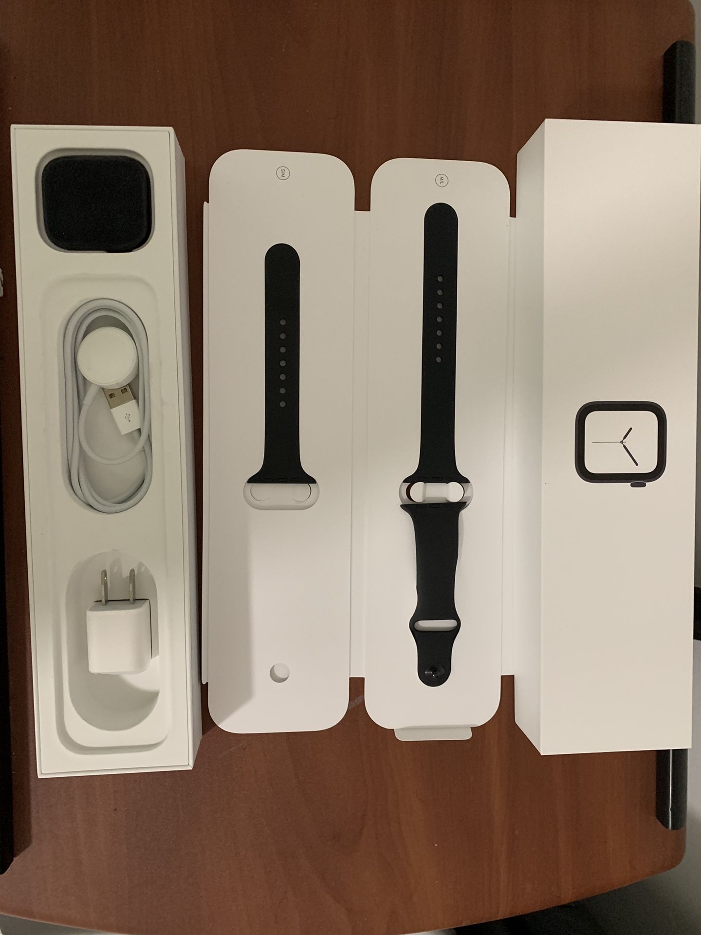 APPLE WATCH SERIES 4 + GPS AND CELLULAR DATA SPACE GRAY ALUMINUM CASE BLACK SPORT BAND