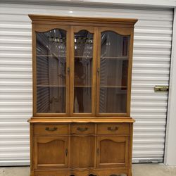 Hutch/ China Cabinet