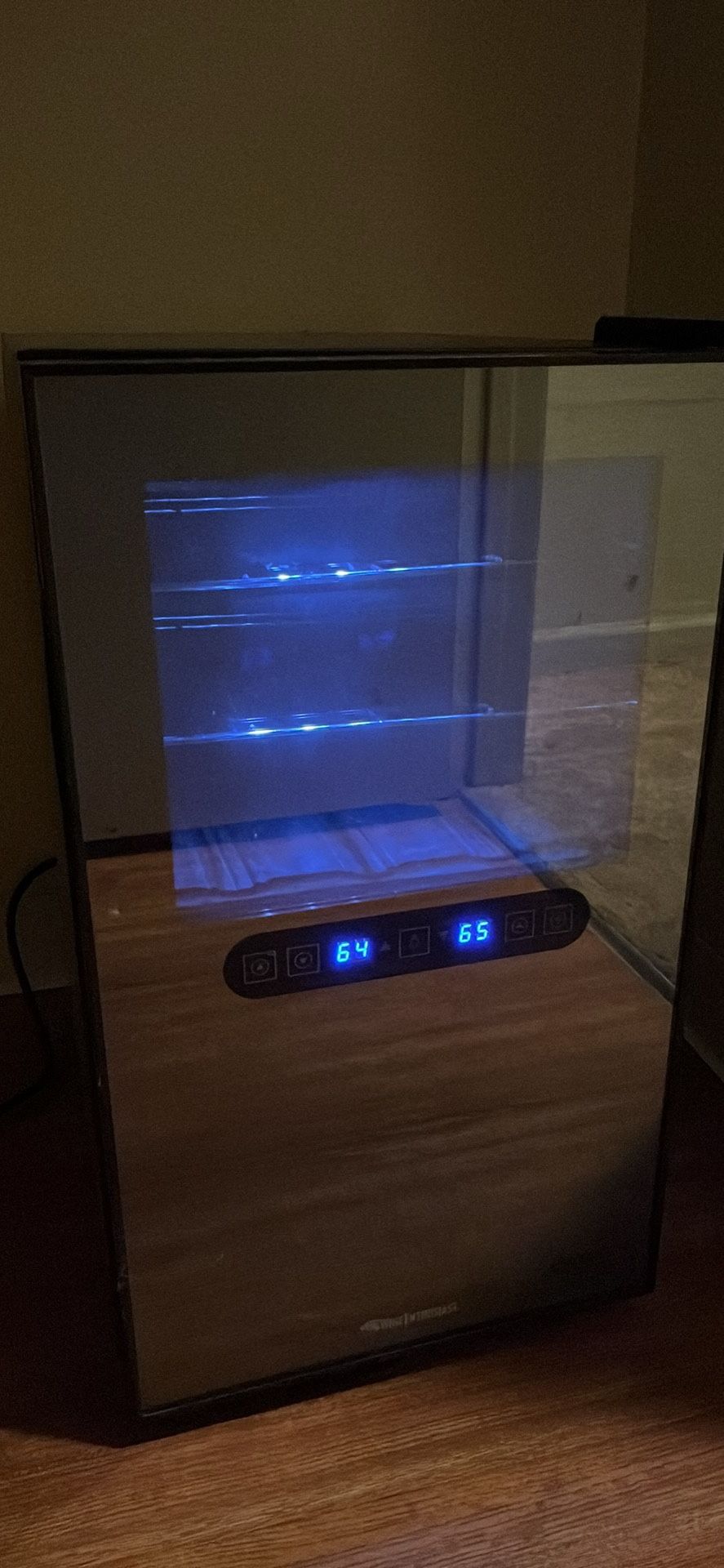 Wine enthusiast Fridge
