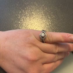 Stunning Sparkling Diamond Ring 