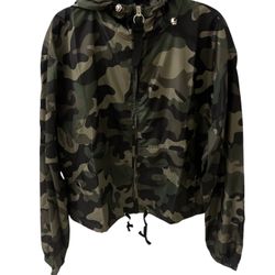 Lightweight camouflage windbreaker jacket in excellent condition.