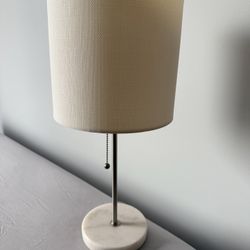 Small table lamp (LIKE NEW)