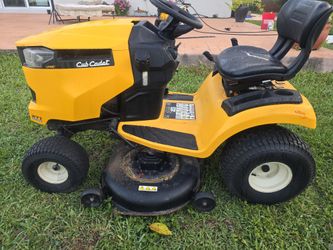 Cub Cadet XT1 Riding Lawnmower 
