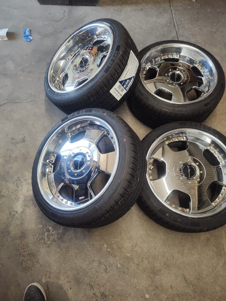 SSR Vienna 18x8.5+30 And 18x9.5+30 And New Tires 5x114.3 And 4x114.3