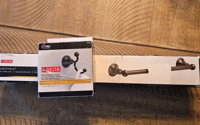 Delta Crestfield Venetian Bronze Towel Bar and Hook