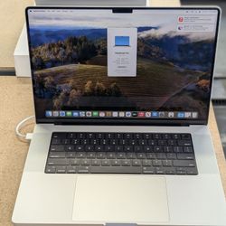 MacBook Pro M1 Chip, 16gb Ram, & 512gb SSD