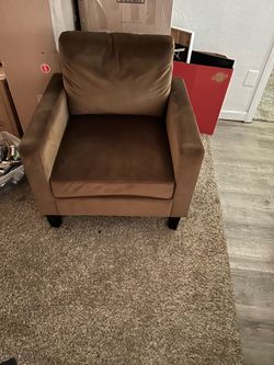 Almost NEW Wayfair living room chair