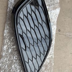 Toyota Camry 2022 bumper Grill left side