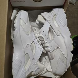 White Nike Huarache